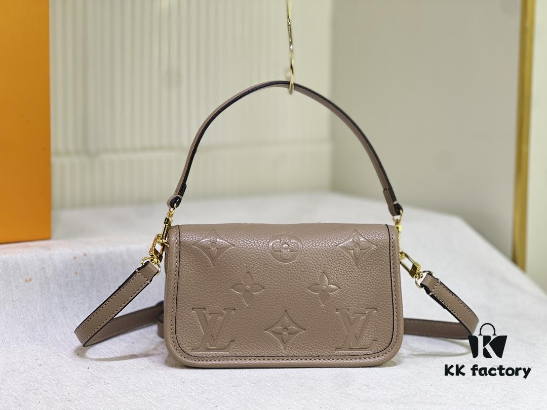 69306cff6e68136f4d9a53ea M83300 M45985 Baguette Collection New Diane Handbag