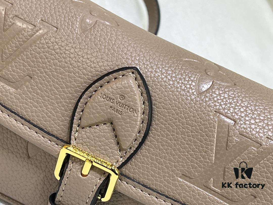 69306d026e68136f4d9a53ef M83300 M45985 Baguette Collection New Diane Handbag