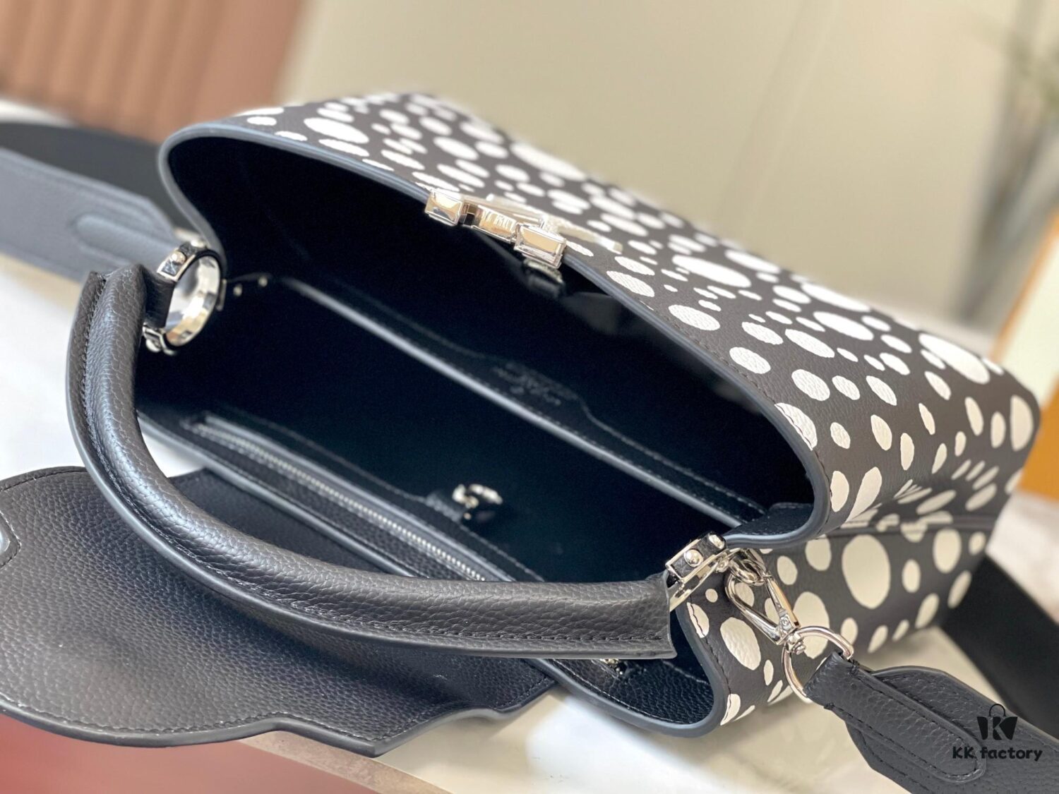 69306d796e68136f4d9a54bb Upgraded M21665 LV x YK Capucines Medium Handbag