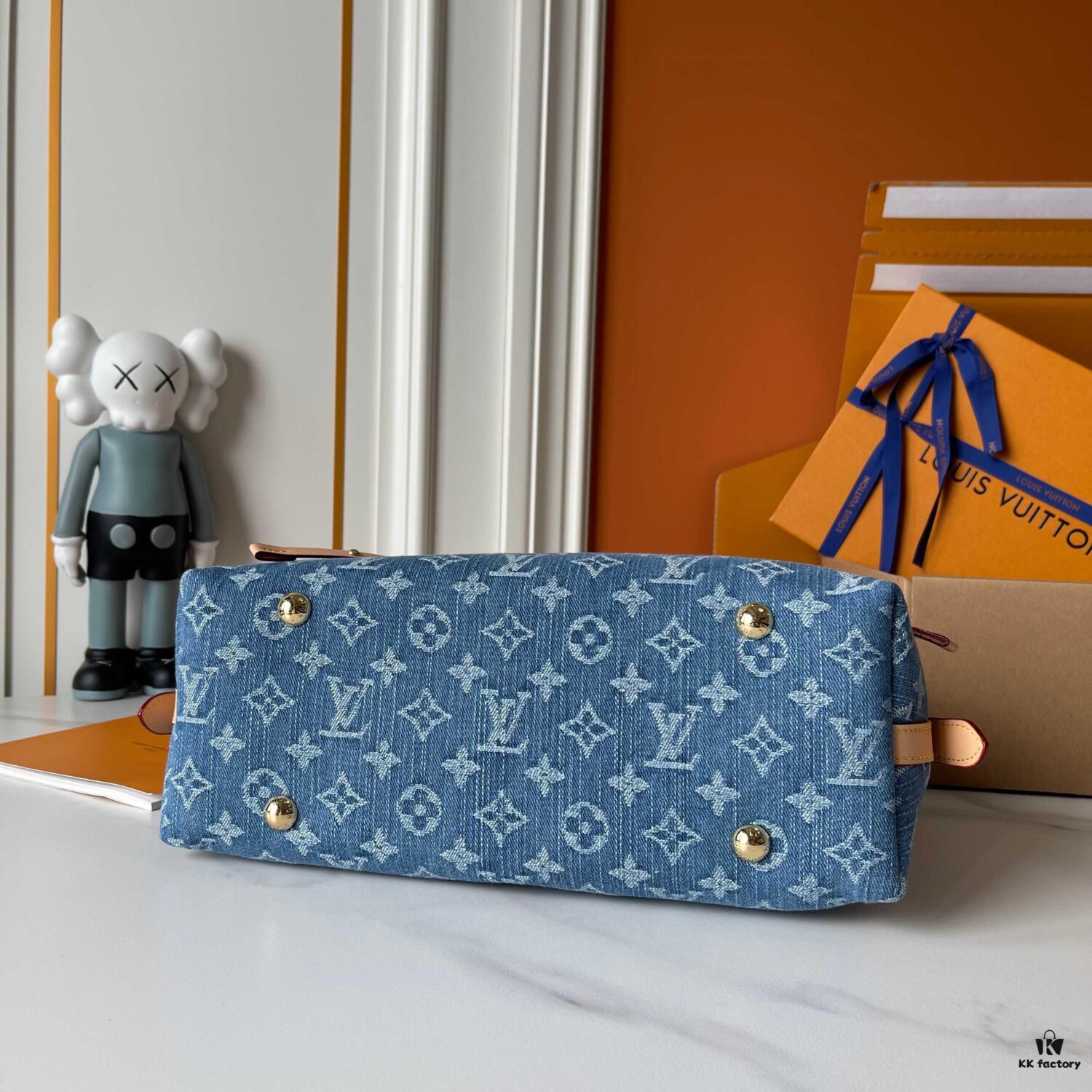 Upgraded Version 180 190 [Original Order Fabric, Original Version Price, Upgraded Quality] M13289 M46197 M46203 M11843 M13014 M24861 M25143 This CarryAll Medium Tote Bag Features the Monogram Denim Pattern from 2005 Printed on Cotton Canvas, Finished with Louis Vuitton's Expert Bleaching Technique for a Washed Effect