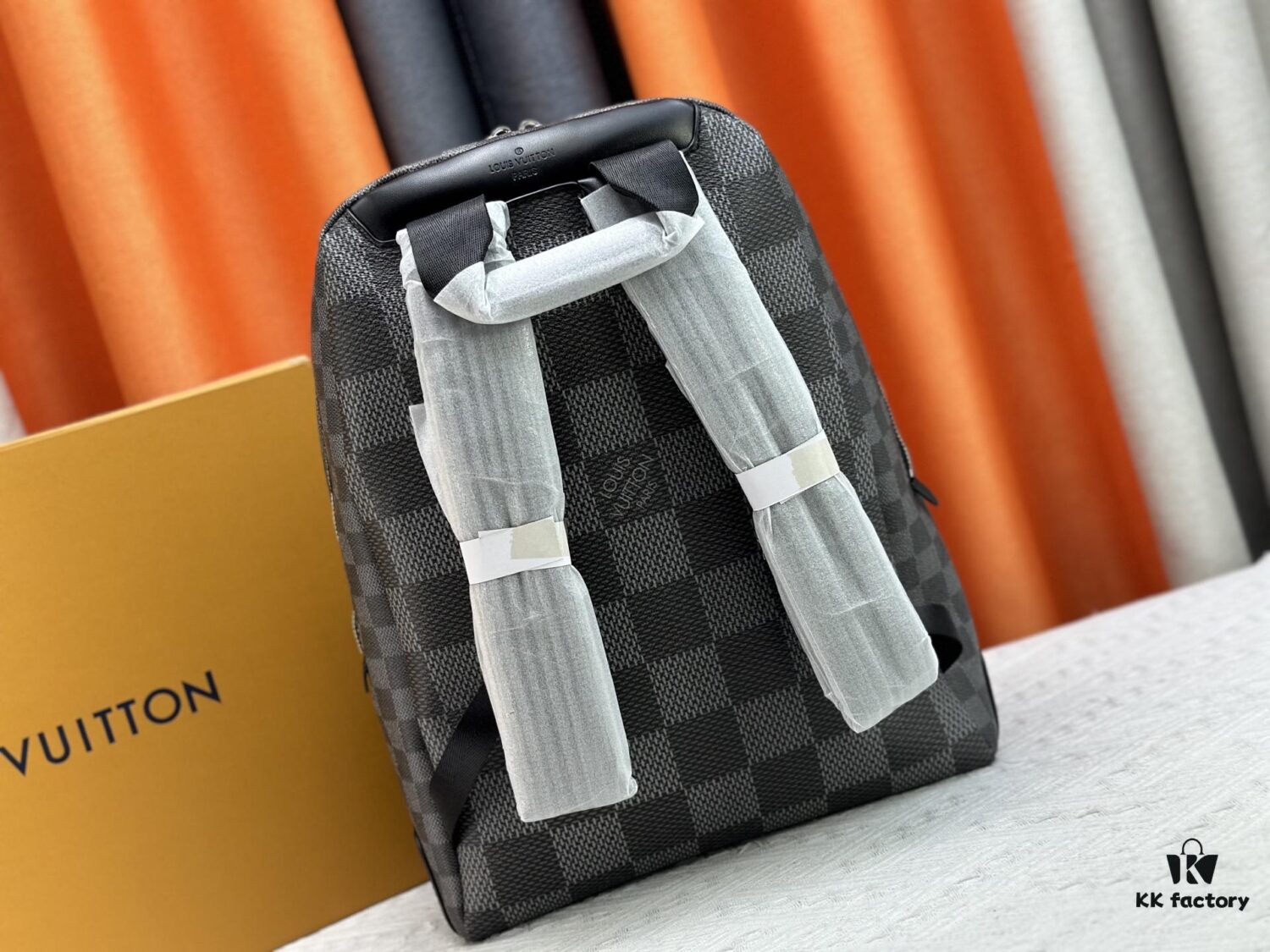 69306ec16e68136f4d9a5695 Model No.: M50009 Original Order Enhanced Version 💪【Exclusive Real Photography Background】💯 This Campus Backpack Features a Range of Damier Check Patterns in Flexible Coated Canvas, Exuding a Striking Contemporary Style. Zippered Compartments Offer Ample Storage Space, While the Handle and Adjustable Leather Shoulder Straps Allow for Multiple Carrying Options, Elegantly Expressing the Louis Vuitton Spirit. Dimensions: 30 x 39 x 13 cm (L x H x W)