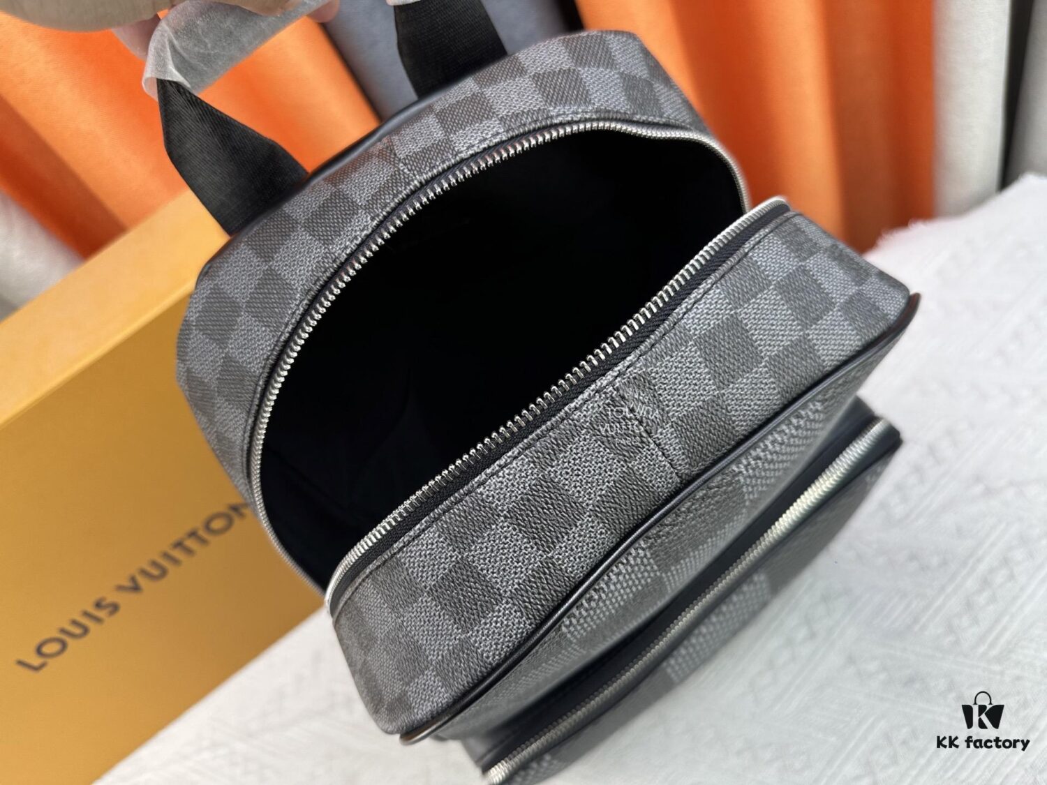 69306ec76e68136f4d9a569a Model No.: M50009 Original Order Enhanced Version 💪【Exclusive Real Photography Background】💯 This Campus Backpack Features a Range of Damier Check Patterns in Flexible Coated Canvas, Exuding a Striking Contemporary Style. Zippered Compartments Offer Ample Storage Space, While the Handle and Adjustable Leather Shoulder Straps Allow for Multiple Carrying Options, Elegantly Expressing the Louis Vuitton Spirit. Dimensions: 30 x 39 x 13 cm (L x H x W)