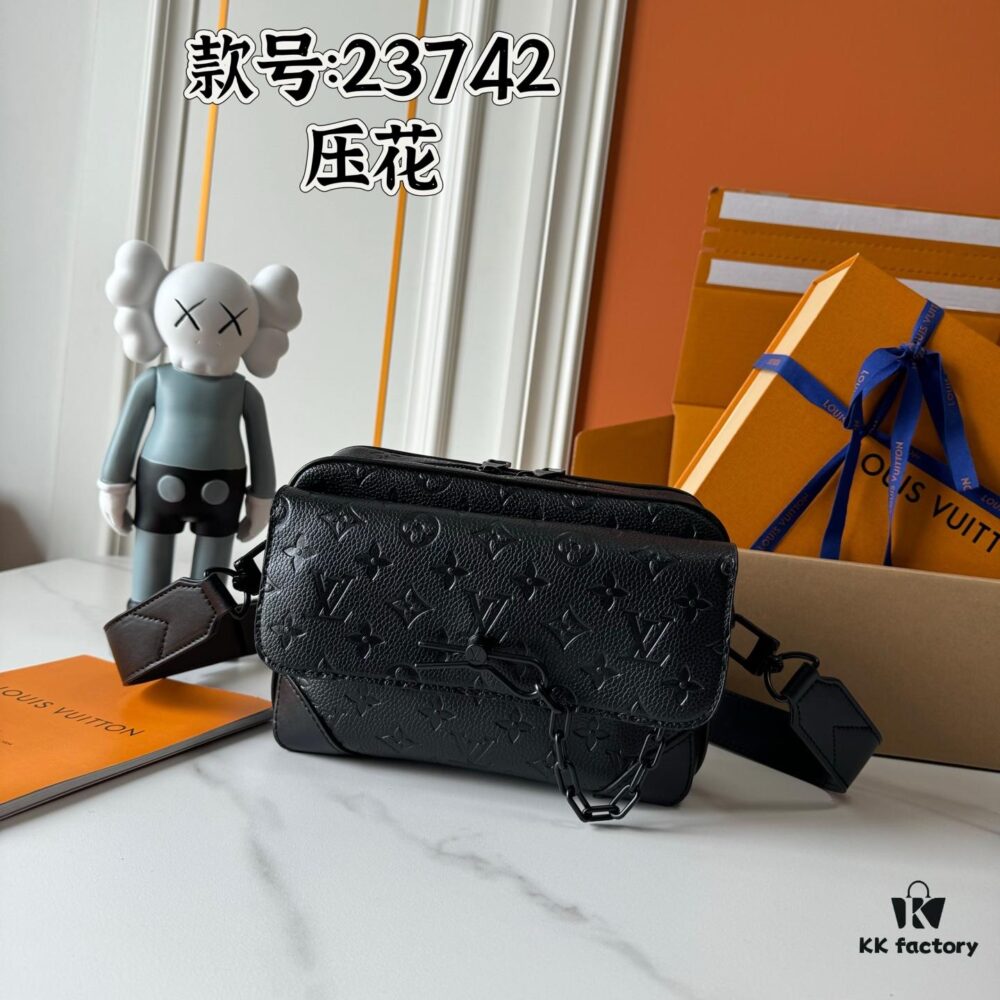 69306ee96e68136f4d9a56d1 Upgraded Version M46795 M23742 Black Flower Embossed Men's Latest Collection Steamer Messenger Bag