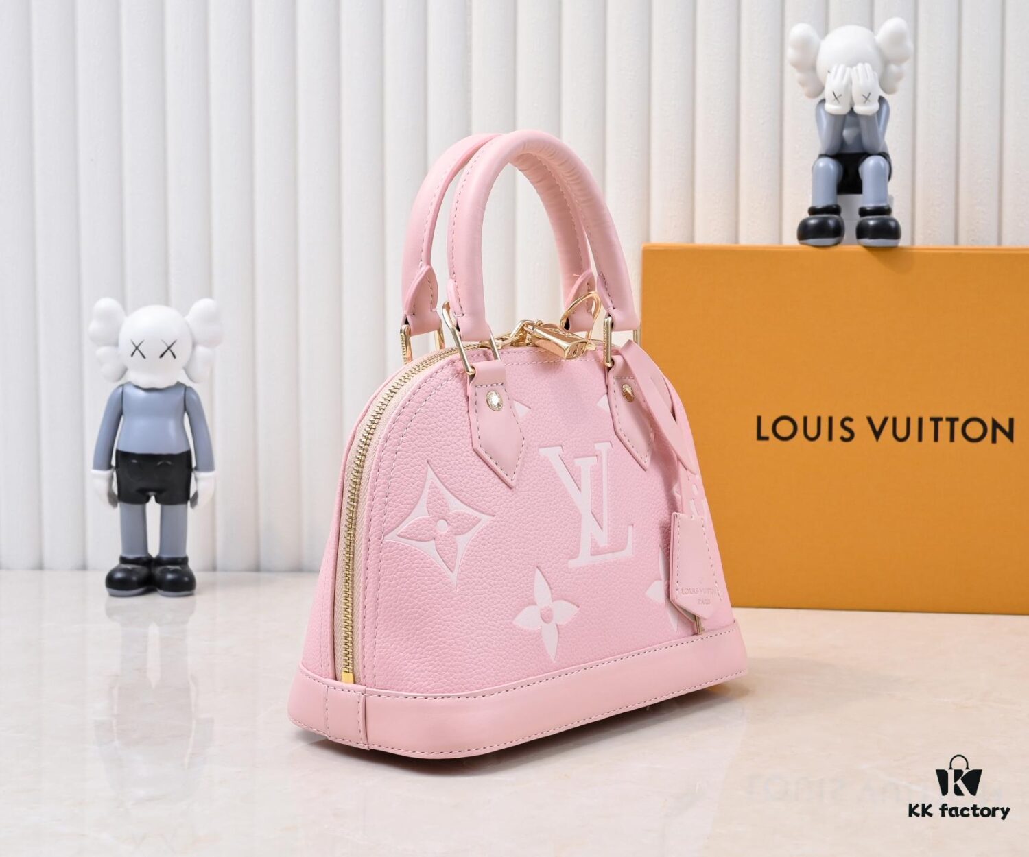 69306ef46e68136f4d9a56e4 Louis Vuitton Alma BB M53152 M13670 Signature Handbag