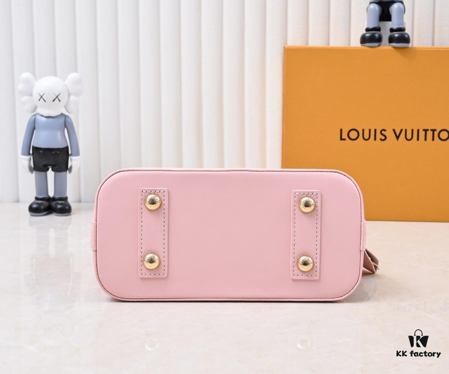 69306ef56e68136f4d9a56e6 Louis Vuitton Alma BB M53152 M13670 Signature Handbag