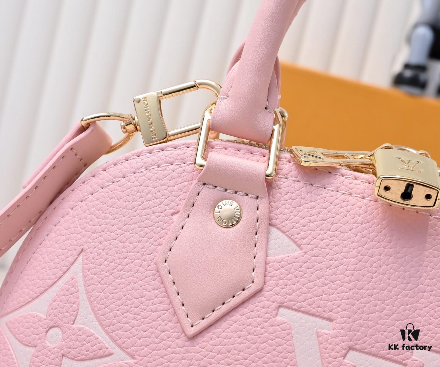 69306ef76e68136f4d9a56e9 Louis Vuitton Alma BB M53152 M13670 Signature Handbag