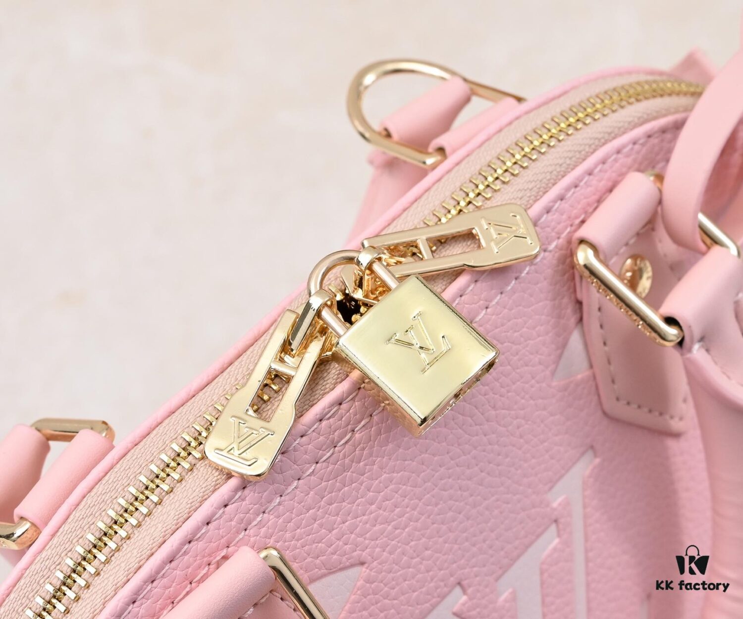 69306ef86e68136f4d9a56eb Louis Vuitton Alma BB M53152 M13670 Signature Handbag
