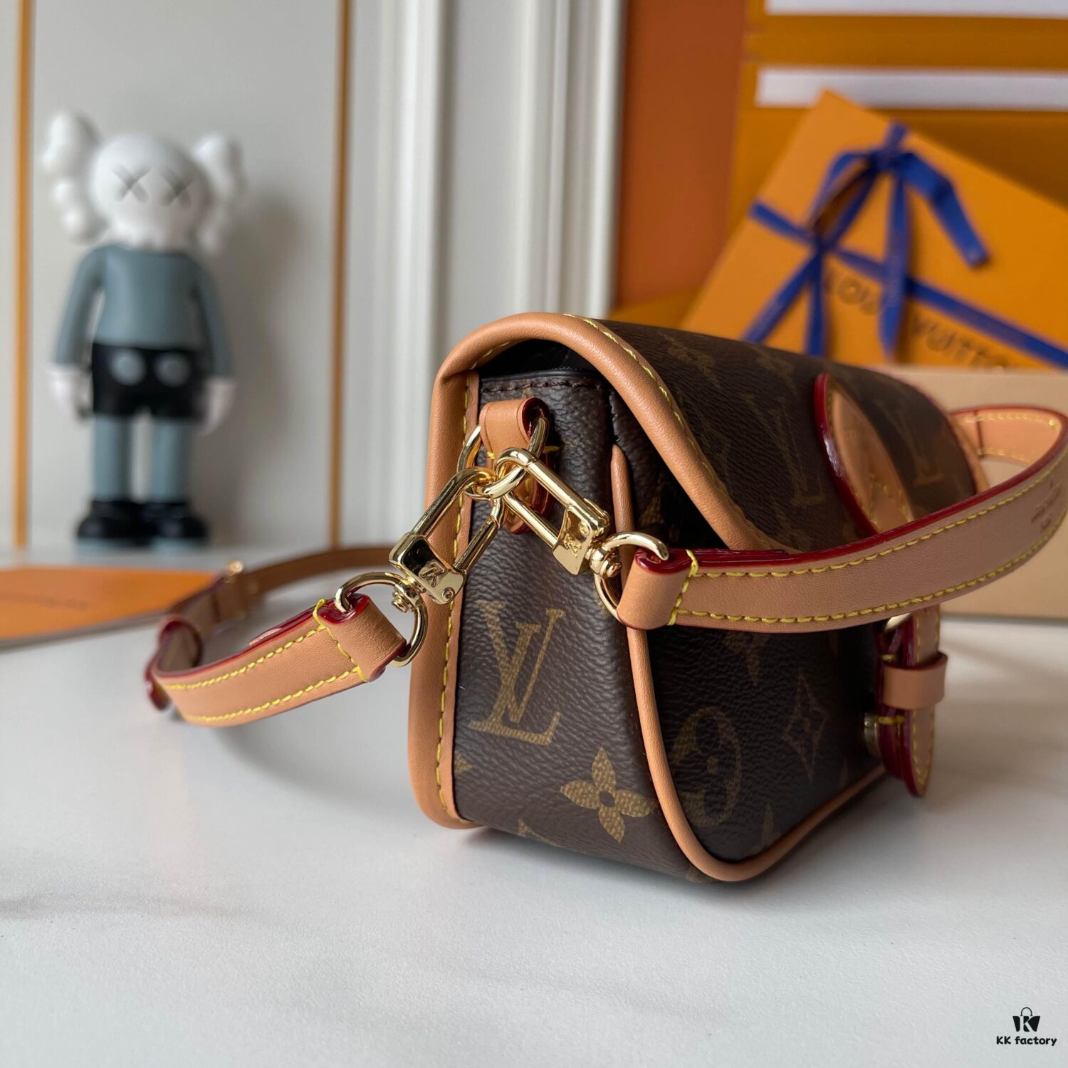 Upgraded Version [Real Photo, Own Background] (Quality Comparison) M14194 M83566 M83300 M45985 M83298 Baguette Bag Series, Details to Follow. White Tricolor