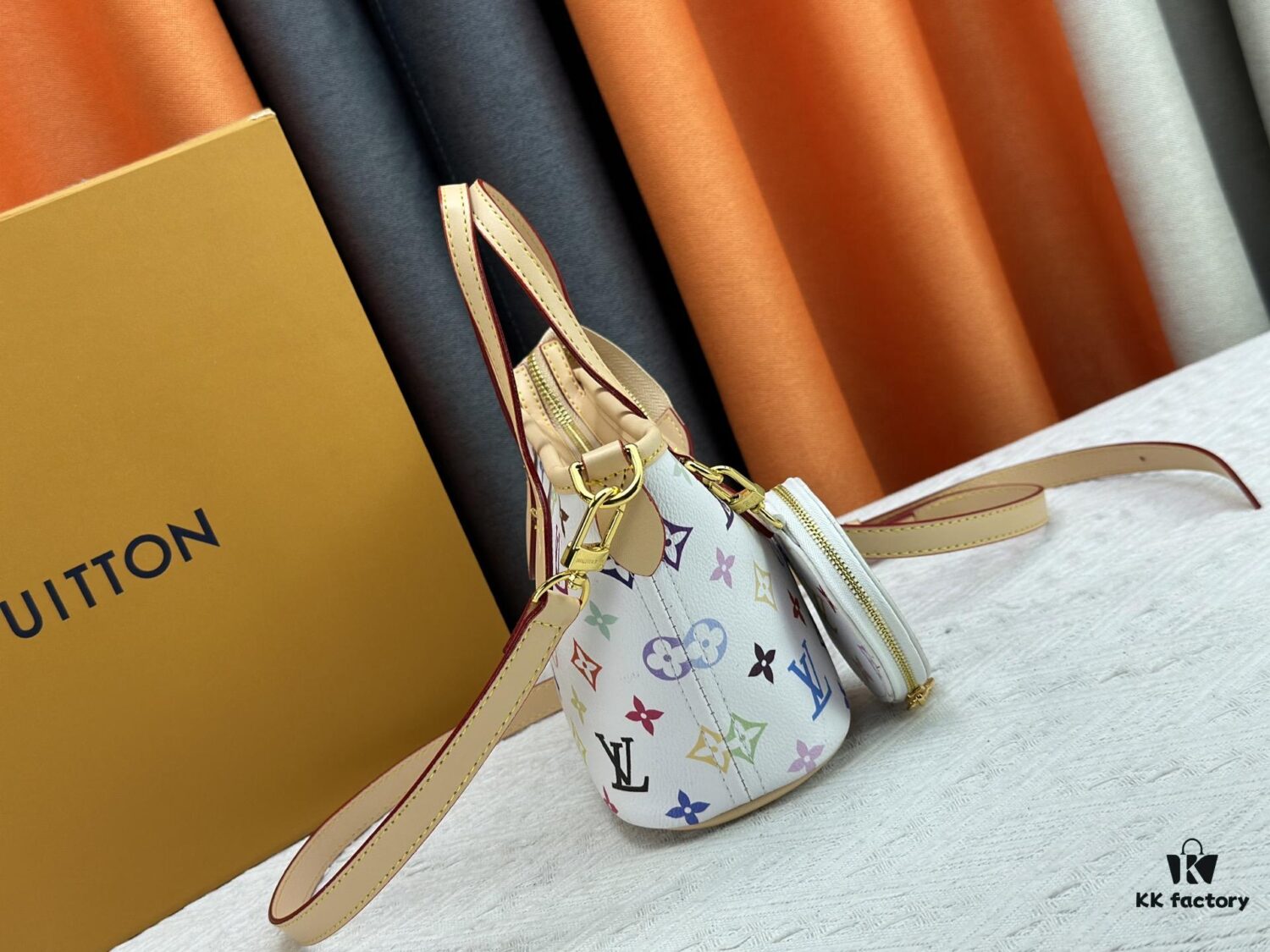 69306f756e68136f4d9a579e M46705 NEVERFULL BB Bag in White with Tricolor Design, Collaborated with Takashi Murakami