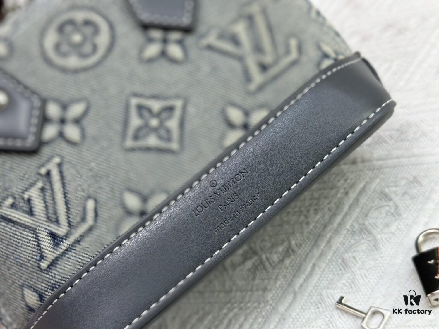 Upgraded Original Embossed Denim [Alma Nano Shell Handbag] M82717 Mini Shell Bag Series New Launch Nano Alma Bag