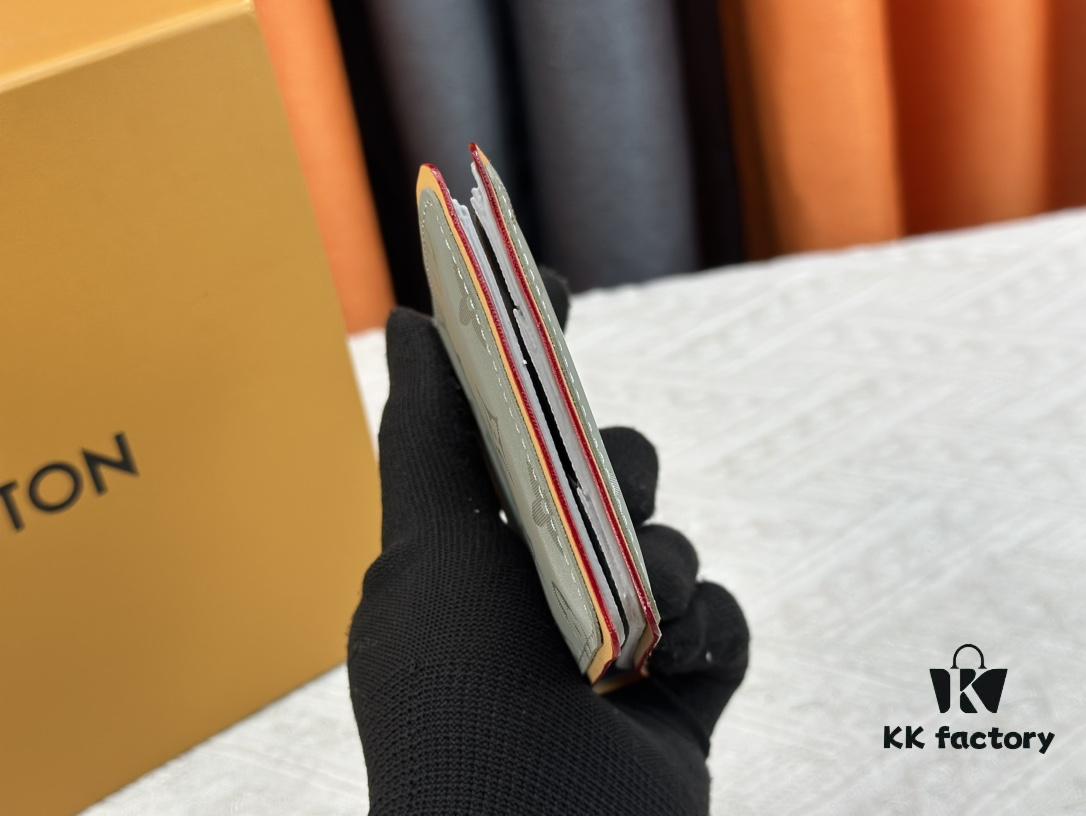 Wallet Model: N60895 M63297 Louis Vuitton Classic Brazza Wallet