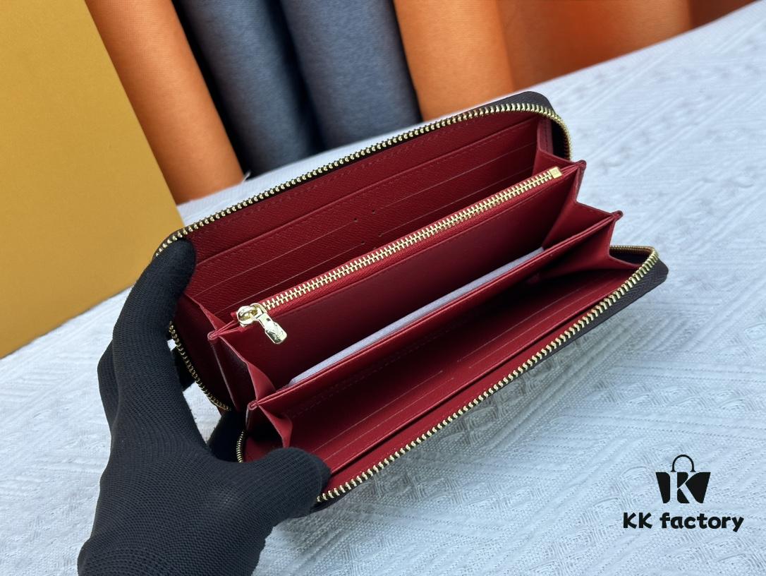 693070e56e68136f4d9a5a0a Wallet M60017 Dog
