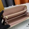 693070e86e68136f4d9a5a11 M60017 White Grid Bird Wallet