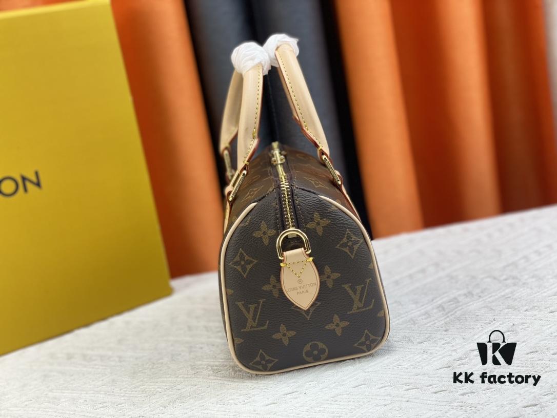 693070f66e68136f4d9a5a30 M46222, M46234, M45957, M45948 Vintage - This Speedy Bandoulière 20 handbag features the classic Louis Vuitton Speedy travel bag design in a compact size, crafted from Monogram canvas with cowhide leather trim and textile lining, complemented by rolled leather handles and a detachable, adjustable fabric shoulder strap adorned with signature brand weaving.
