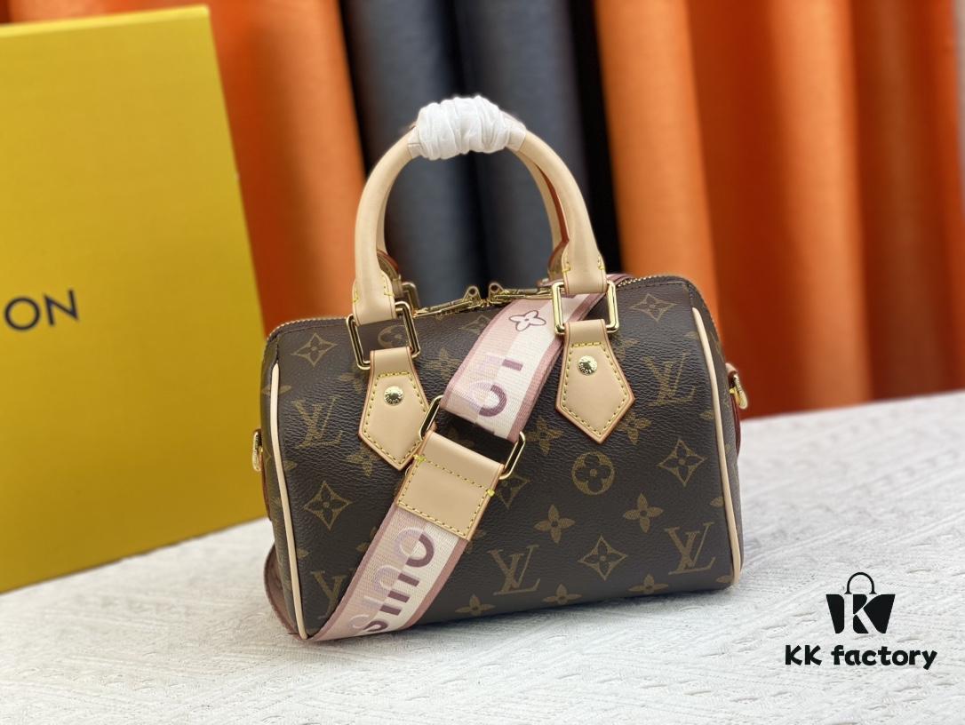 693070fb6e68136f4d9a5a3b M46222, M46234, M45957, M45948 Vintage - This Speedy Bandoulière 20 handbag features the classic Louis Vuitton Speedy travel bag design in a compact size, crafted from Monogram canvas with cowhide leather trim and textile lining, complemented by rolled leather handles and a detachable, adjustable fabric shoulder strap adorned with signature brand weaving.