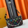 6930713e6e68136f4d9a5aba M13404 M13663 Black Color White Color This Pochette Accessoires handbag is crafted from coated canvas featuring a vibrant Monogram pattern, showcasing the dynamic collaboration between Louis Vuitton and Takashi Murakami. Trimmed with cowhide leather and accented with striking metal hardware, it highlights meticulous craftsmanship. The detachable shoulder strap and chain allow for versatile carrying options. Dimensions: 22x13x4cm