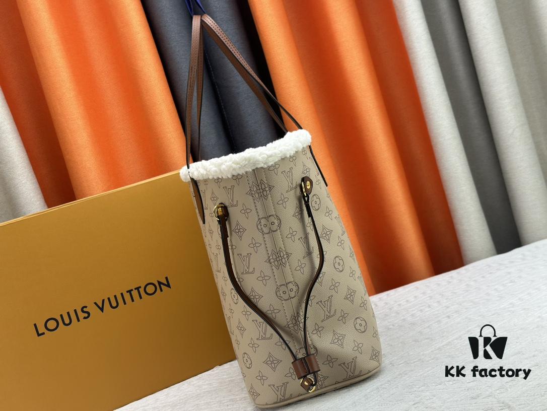 6930714c6e68136f4d9a5ad9 Lambswool, M40995 Medium Shopping Bag 💋💋 Louis Vuitton New Neverfull Redefines the Classic Handbag
