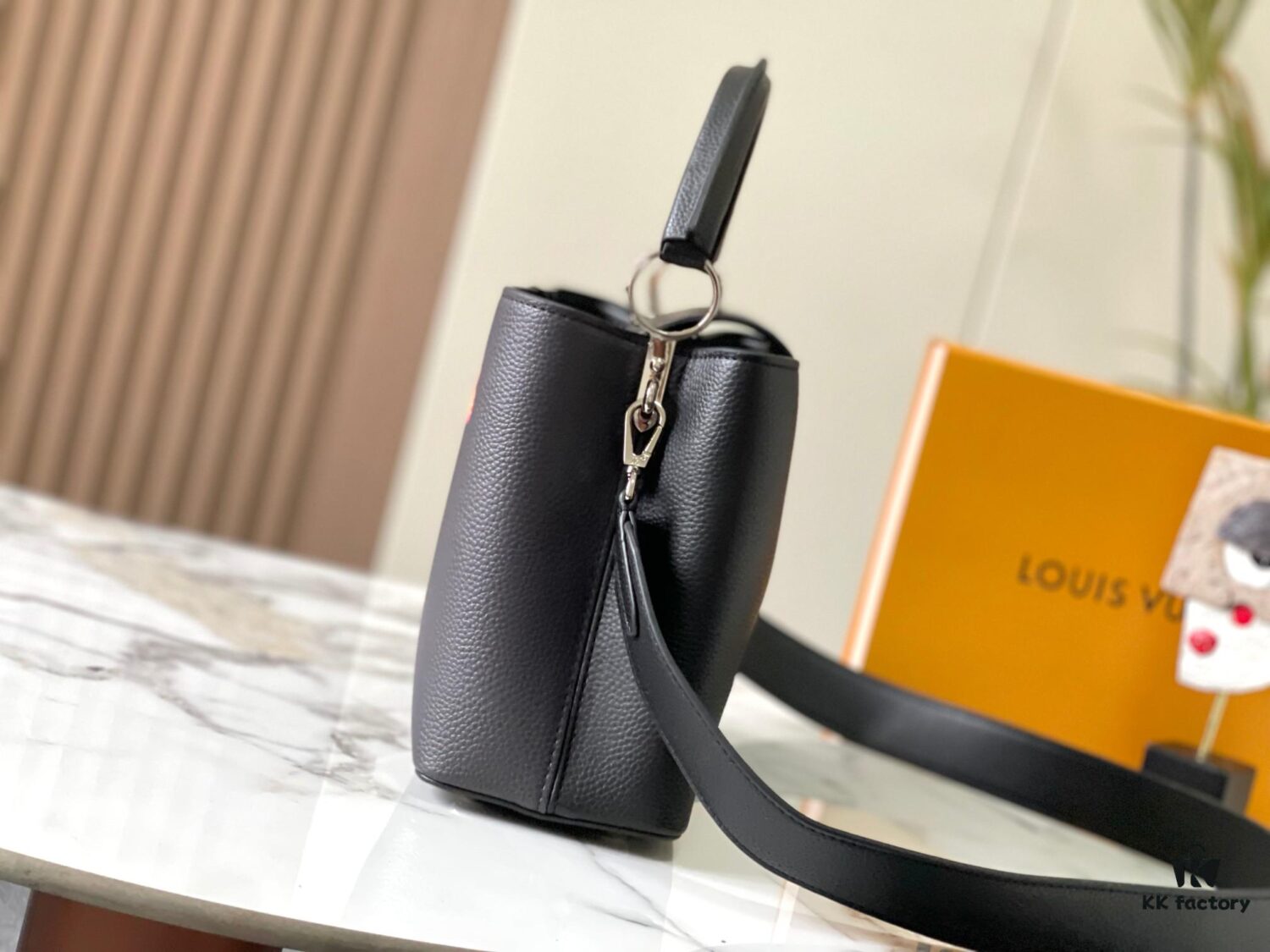 Upgraded Version M21756 LV x YK Capucines Medium Handbag