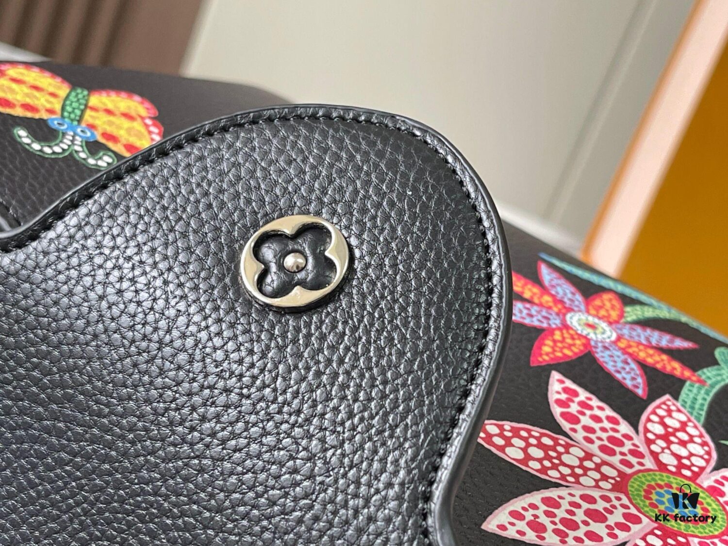 Upgraded Version M21756 LV x YK Capucines Medium Handbag