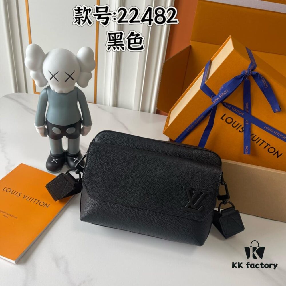 693071c06e68136f4d9a5bce Upgraded 190 M22482 M22611 Latest Fastline Messenger Bag in Soft Cowhide Leather