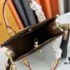 693071f86e68136f4d9a5c4e M22311 Black M23637 Beige Top-Quality Original Order Lock & Go Handbag