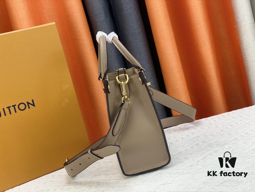 693071f96e68136f4d9a5c50 M22311 Black M23637 Beige Top-Quality Original Order This Lock & Go Handbag Expresses Contemporary Style Through Fashion-Forward Design and Refined Details