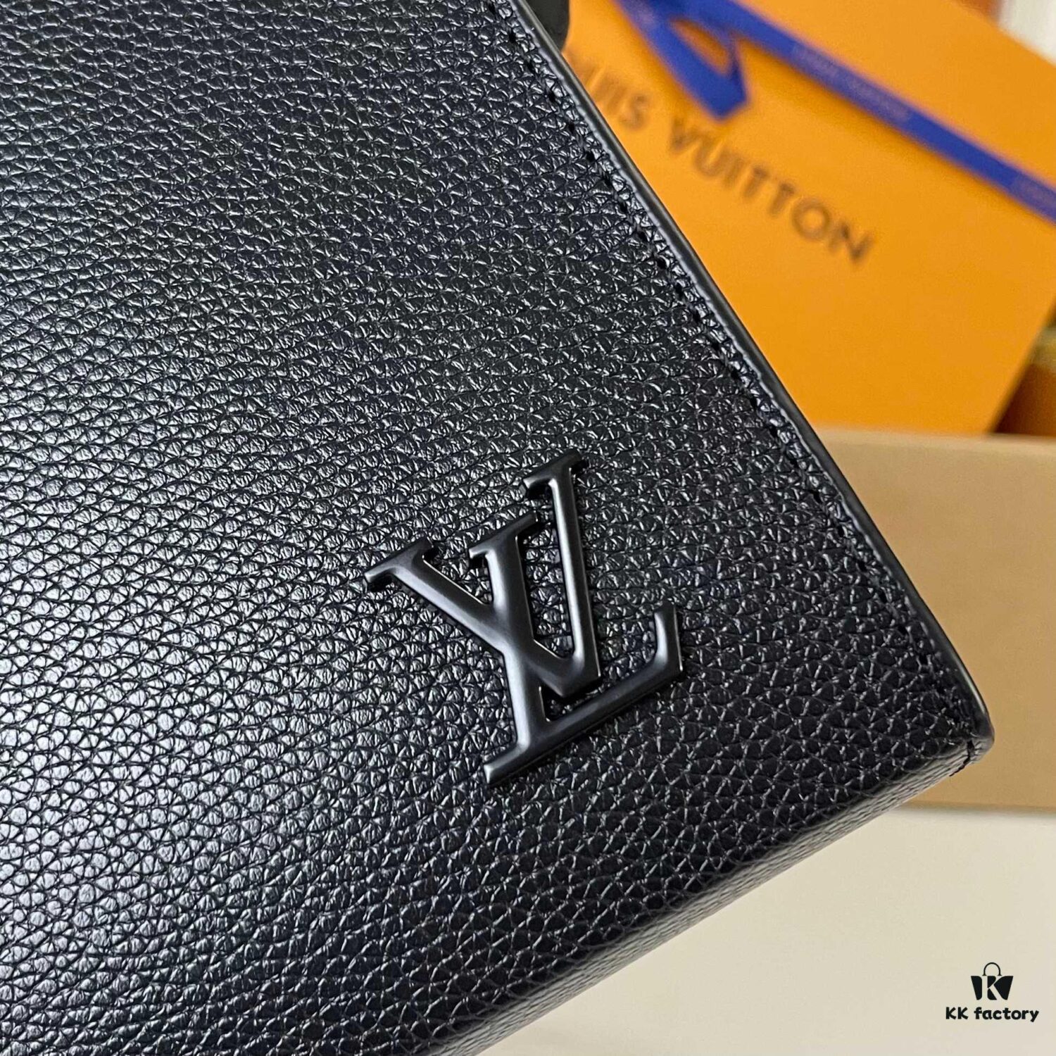 693072486e68136f4d9a5d08 Upgraded 170 M59329 New Full Leather 2-Piece Set Messenger Voyage Bag