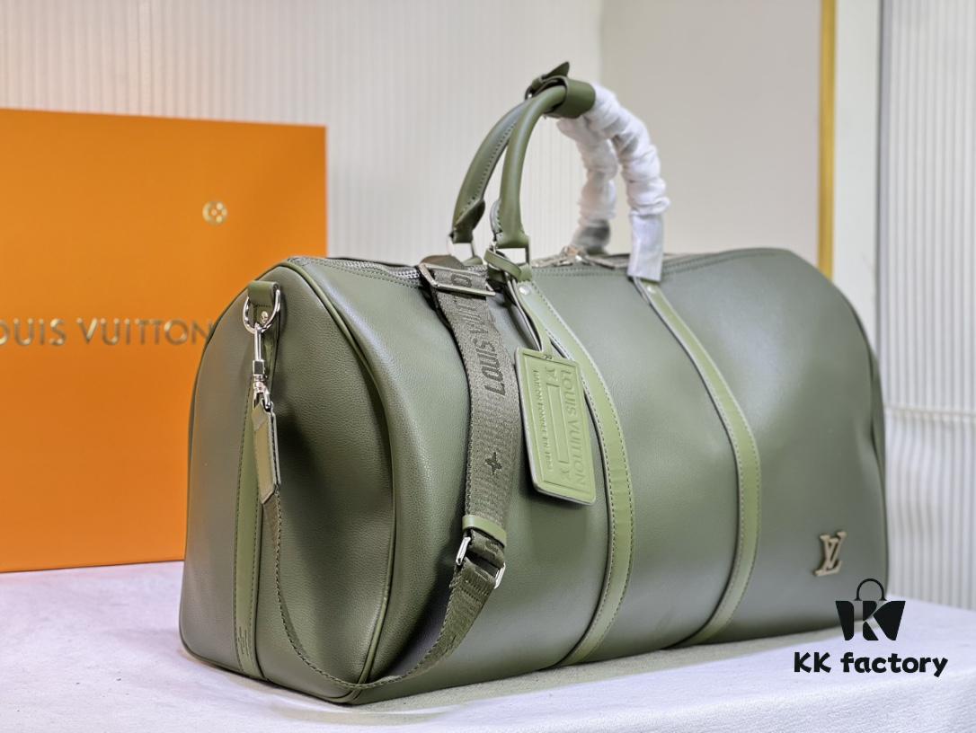 693072976e68136f4d9a5da3 This Keepall travel bag is crafted from LV Aerogram cowhide leather, showcasing a classic silhouette that highlights Louis Vuitton's exceptional leather craftsmanship. Leather labels and jacquard woven shoulder straps pay tribute to the brand's travel heritage, while the carry-on size makes it ideal for weekend getaways.