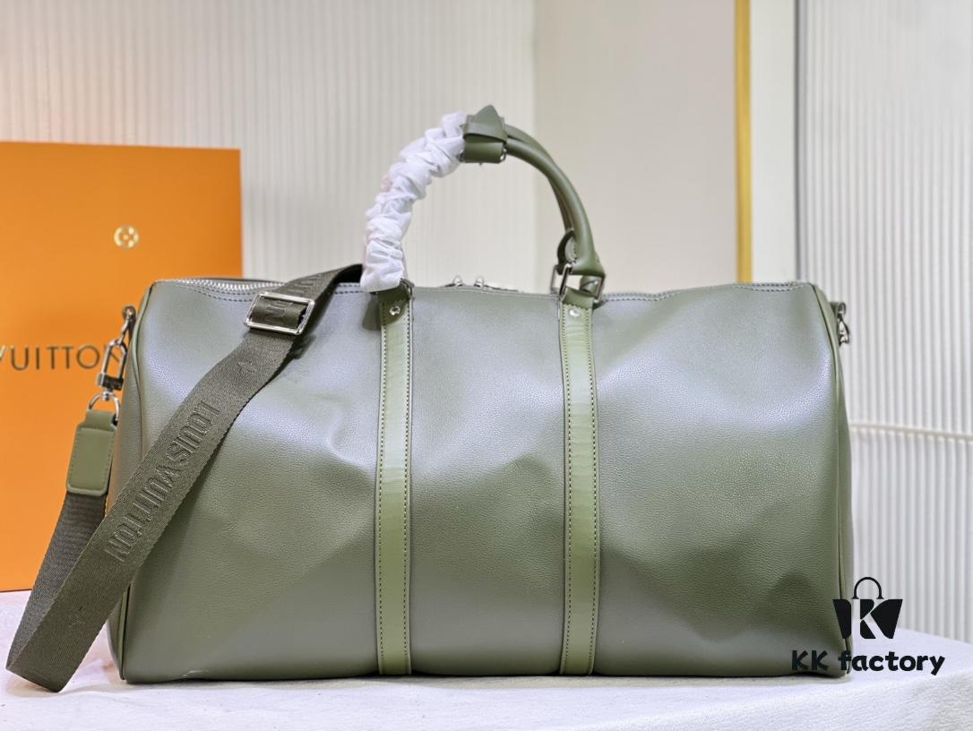 693072976e68136f4d9a5da4 This Keepall travel bag is crafted from LV Aerogram cowhide leather, showcasing a classic silhouette that highlights Louis Vuitton's exceptional leather craftsmanship. Leather labels and jacquard woven shoulder straps pay tribute to the brand's travel heritage, while the carry-on size makes it ideal for weekend getaways.