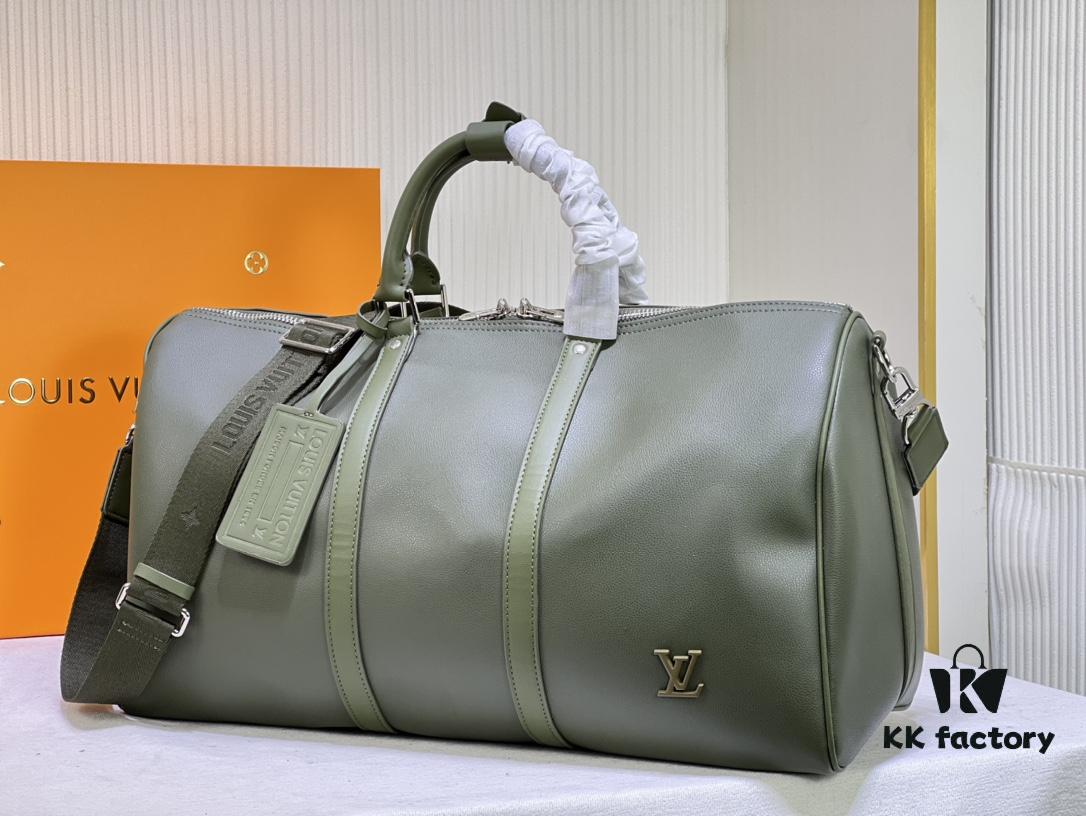 693072996e68136f4d9a5da8 This Keepall travel bag is crafted from LV Aerogram cowhide leather, showcasing a classic silhouette that highlights Louis Vuitton's exceptional leather craftsmanship. Leather labels and jacquard woven shoulder straps pay tribute to the brand's travel heritage, while the carry-on size makes it ideal for weekend getaways.