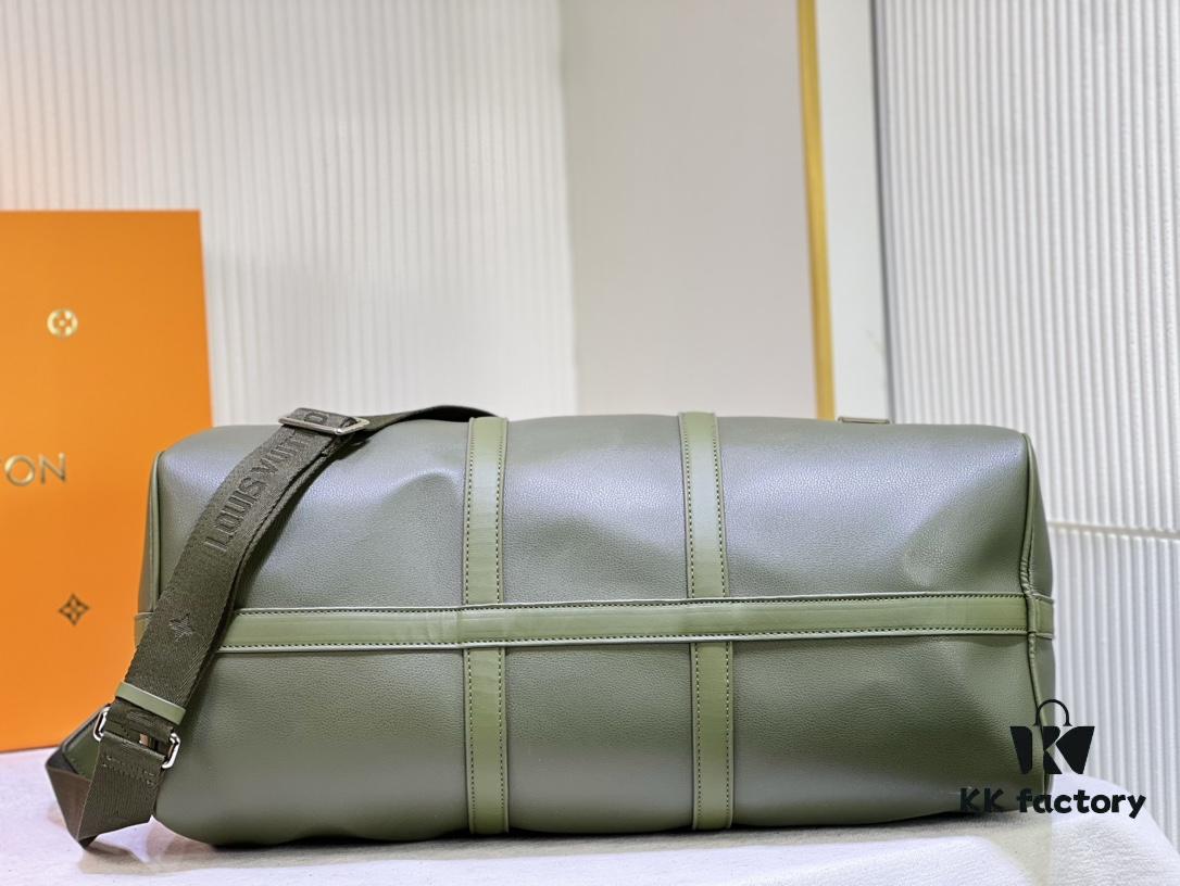 6930729a6e68136f4d9a5da9 This Keepall travel bag is crafted from LV Aerogram cowhide leather, showcasing a classic silhouette that highlights Louis Vuitton's exceptional leather craftsmanship. Leather labels and jacquard woven shoulder straps pay tribute to the brand's travel heritage, while the carry-on size makes it ideal for weekend getaways.
