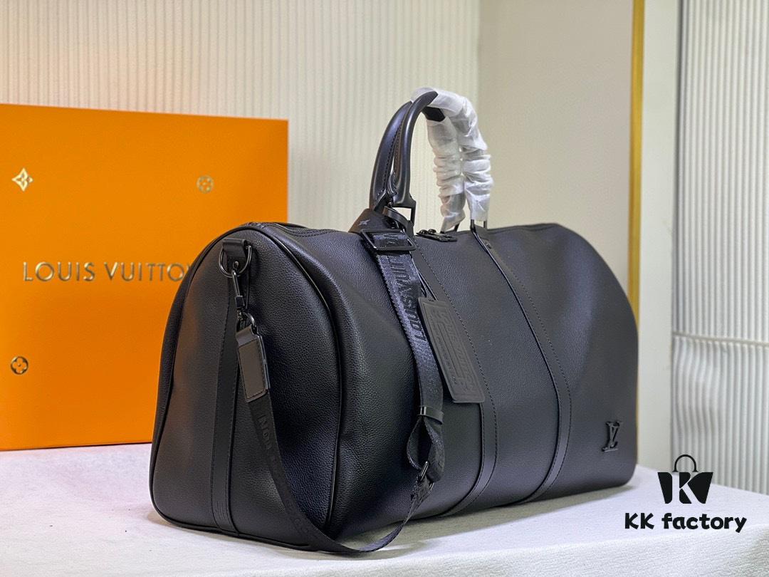 6930729c6e68136f4d9a5dac This Keepall travel bag is crafted from LV Aerogram cowhide leather, showcasing the iconic silhouette and Louis Vuitton's exceptional leather craftsmanship. The leather label and jacquard shoulder strap pay tribute to the brand's travel heritage, while the carry-on size makes it perfect for weekend getaways.