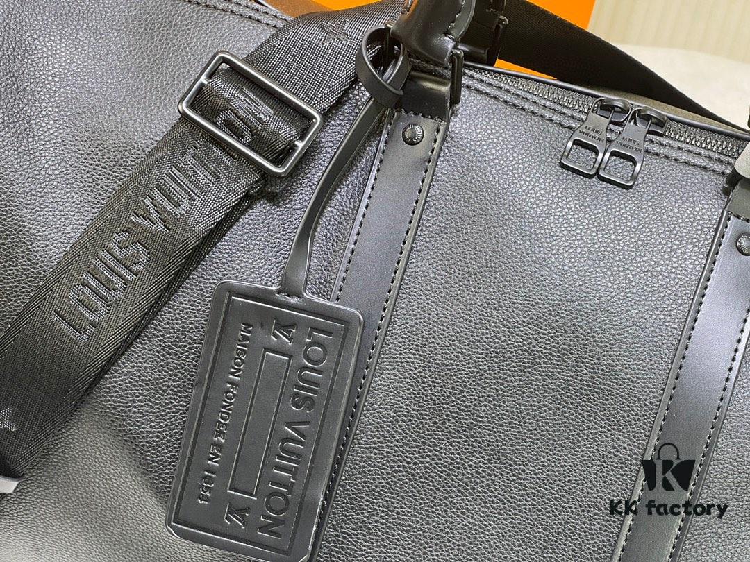6930729d6e68136f4d9a5db0 This Keepall travel bag is crafted from LV Aerogram cowhide leather, showcasing the iconic silhouette and Louis Vuitton's exceptional leather craftsmanship. The leather label and jacquard shoulder strap pay tribute to the brand's travel heritage, while the carry-on size makes it perfect for weekend getaways.