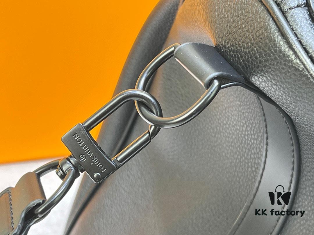 6930729e6e68136f4d9a5db3 This Keepall travel bag is crafted from LV Aerogram cowhide leather, showcasing the iconic silhouette and Louis Vuitton's exceptional leather craftsmanship. The leather label and jacquard shoulder strap pay tribute to the brand's travel heritage, while the carry-on size makes it perfect for weekend getaways.