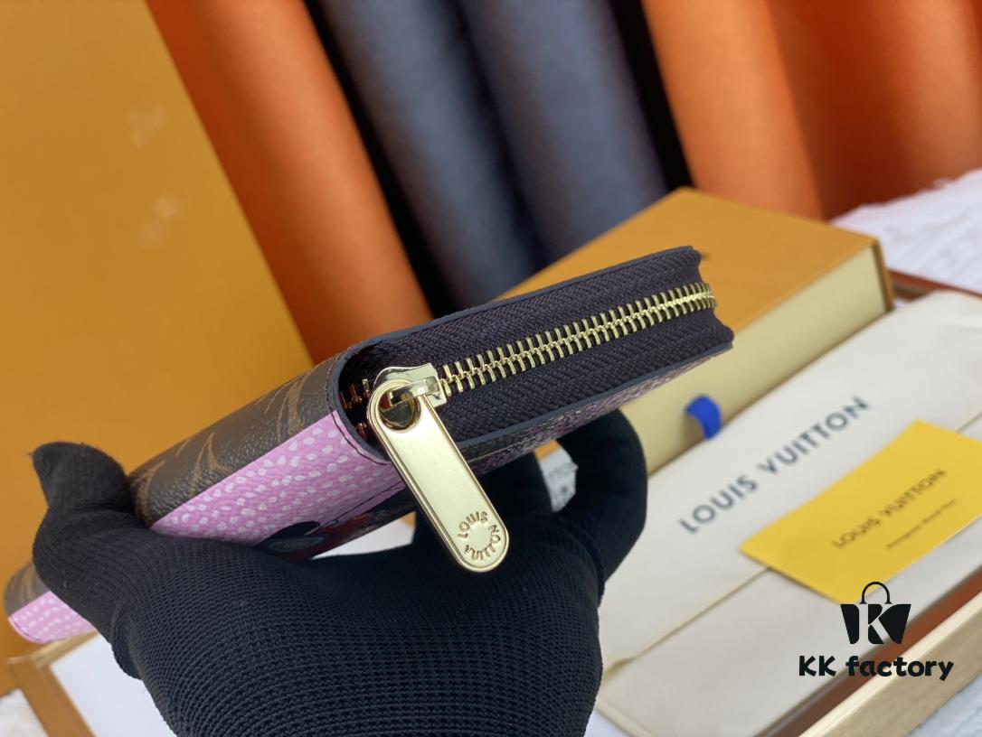 693072f86e68136f4d9a5e55 M81630. 👏👏Vivienne Holidays 2022 Collection Limited Edition Zippy Single Compartment Wallet, Showcasing Louis Vuitton's Travel Heritage