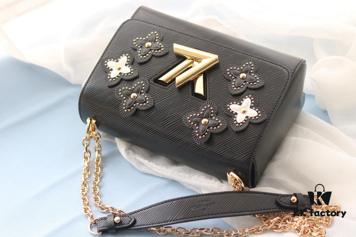 New Arrival [Rose] Top-Quality Authentic Version [Rose]... Even More Beautiful in Real Life [Kiss][Kiss] LV's Hottest Twist Denim Medium Bag Now Available 💃