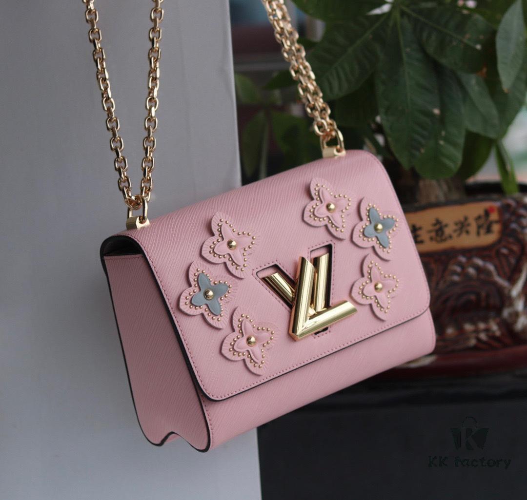 New Arrival [Rose] Top Quality Original Version [Rose]... Even More Beautiful in Real Life [Kiss][Kiss] LV's Hottest Twist Denim Medium Bag Now Available 💃