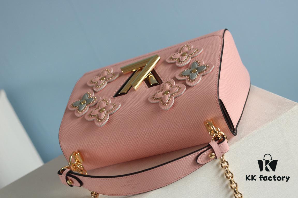 New Arrival [Rose] Top Quality Original Version [Rose]... Even More Beautiful in Real Life [Kiss][Kiss] LV's Hottest Twist Denim Medium Bag Now Available 💃