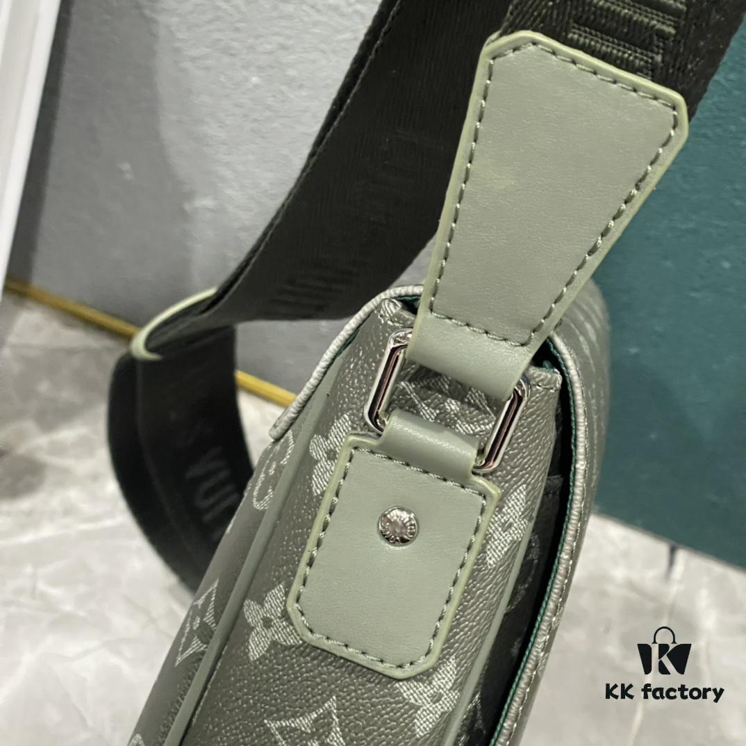 6930730a6e68136f4d9a5e78 Upgraded Version 180 M11593 M46255 Gradient Green Gradient Blue Exclusive Men's Free Shipping Crossbody Bag District Mini Crossbody Bag