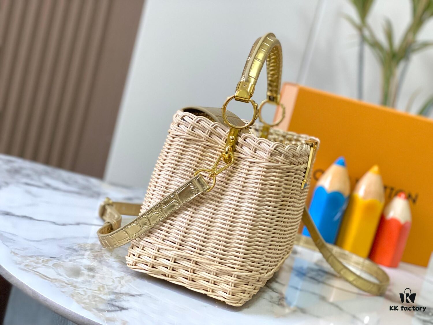 Upgraded M11619 Crocodile-Texture Capucines BB Handbag