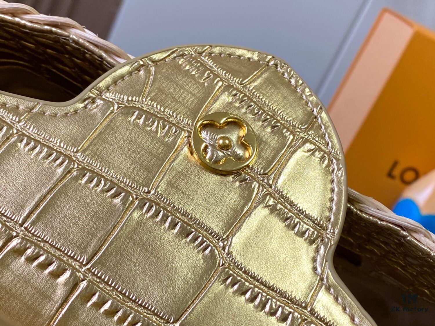 Upgraded M11619 Crocodile-Texture Capucines BB Handbag