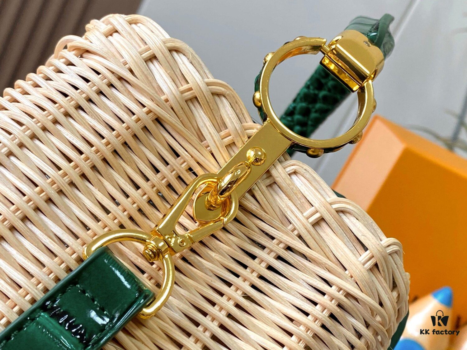 Upgraded M11619 Crocodile-Texture Capucines BB Handbag