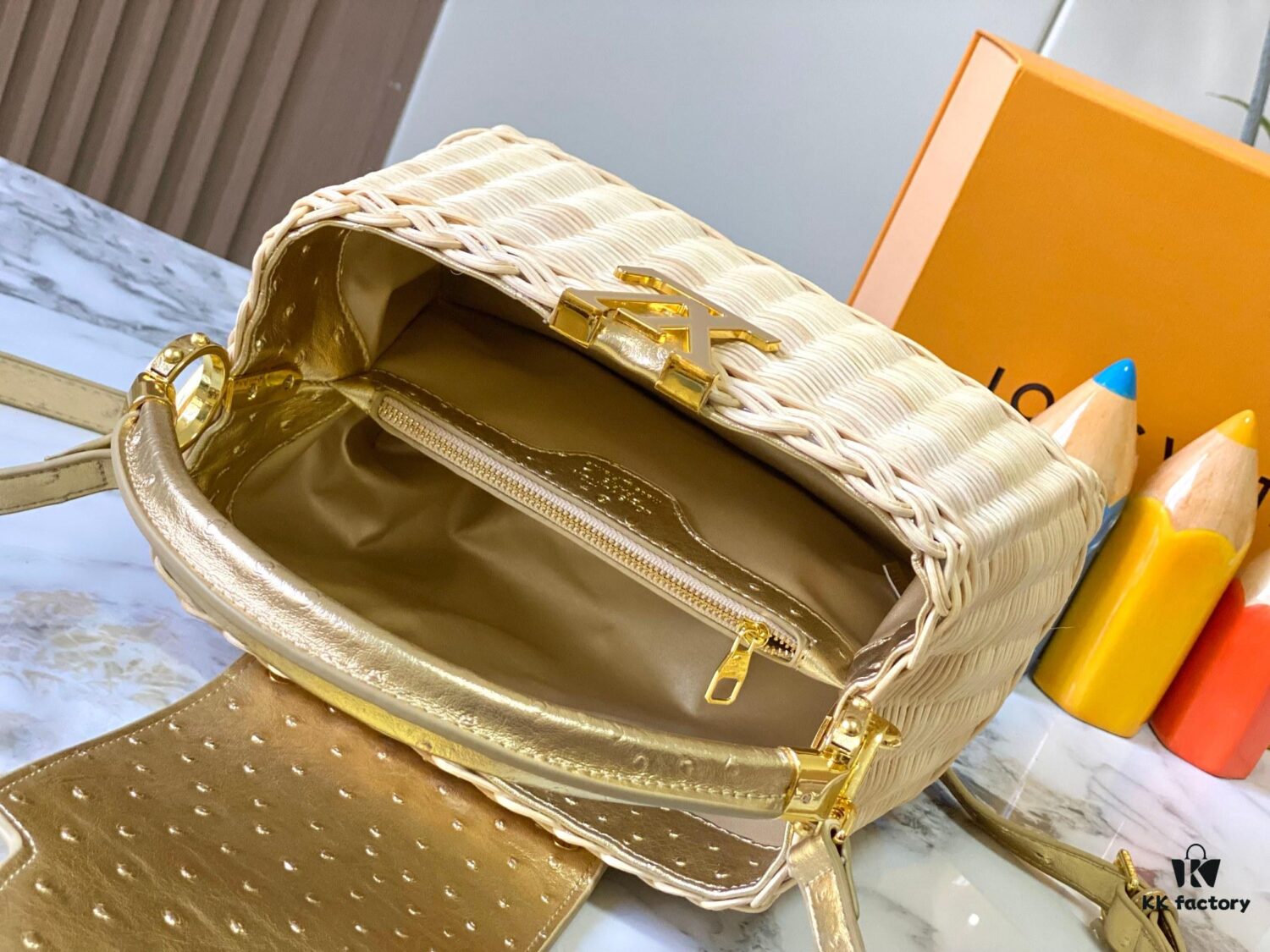 Upgraded M11618 Ostrich-Texture Capucines BB Bag