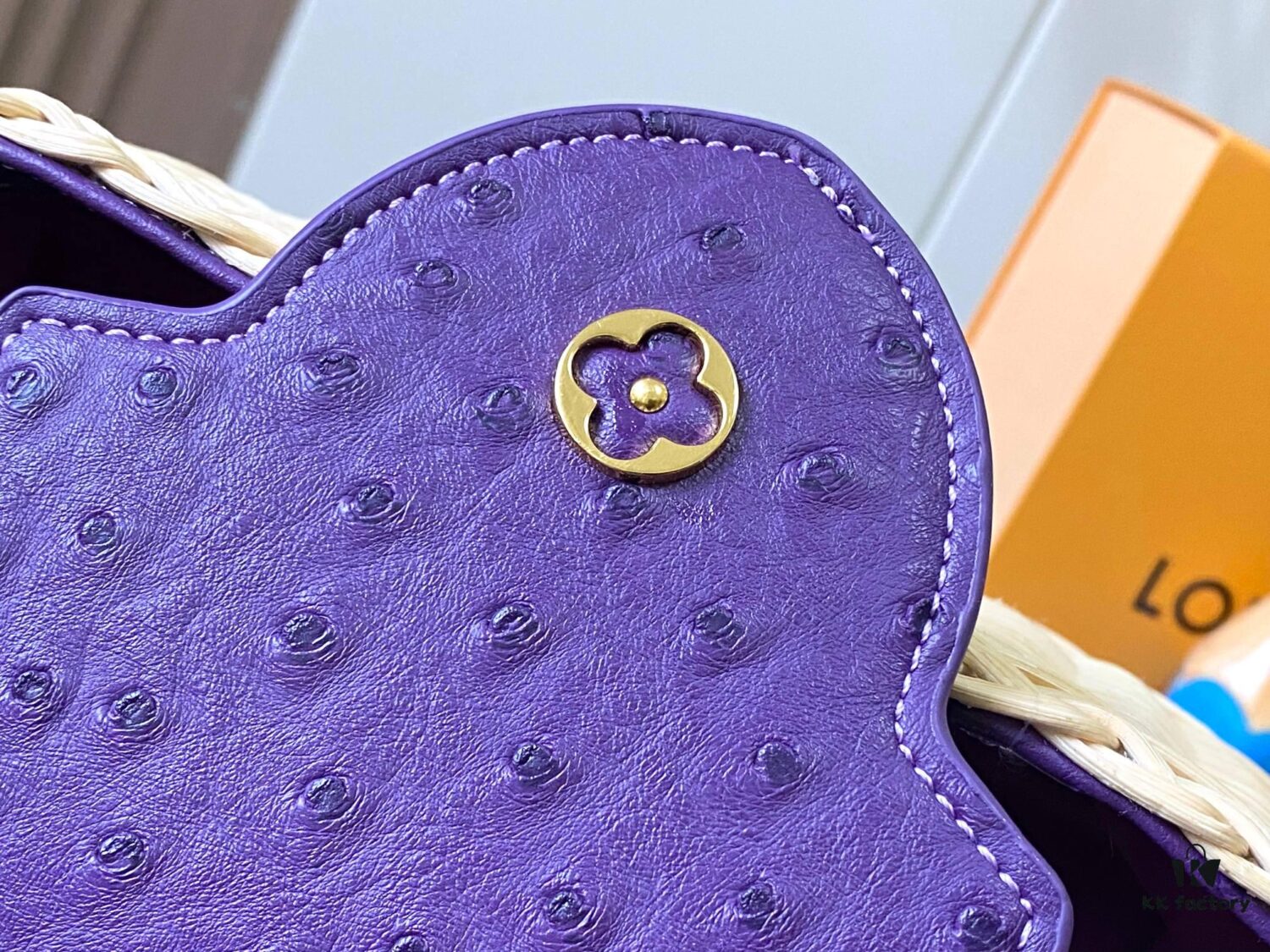 Upgraded M11618 Ostrich-Texture Capucines BB Handbag