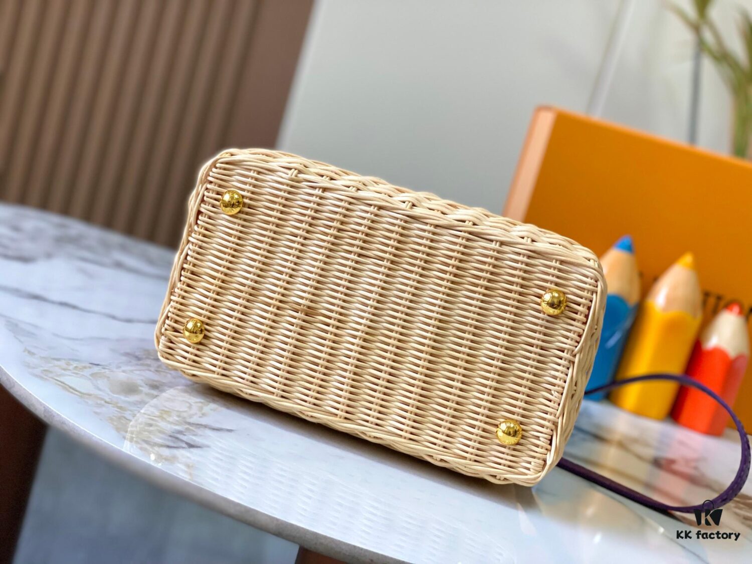 Upgraded M11618 Ostrich-Texture Capucines BB Handbag