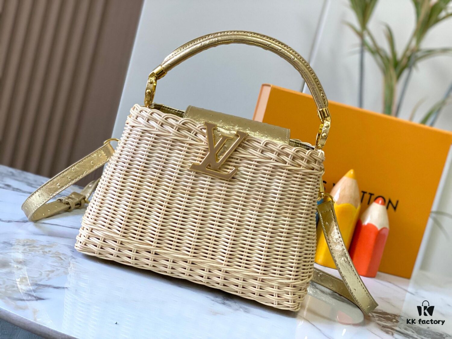 Upgraded M11618 Ostrich-Texture Capucines BB Bag