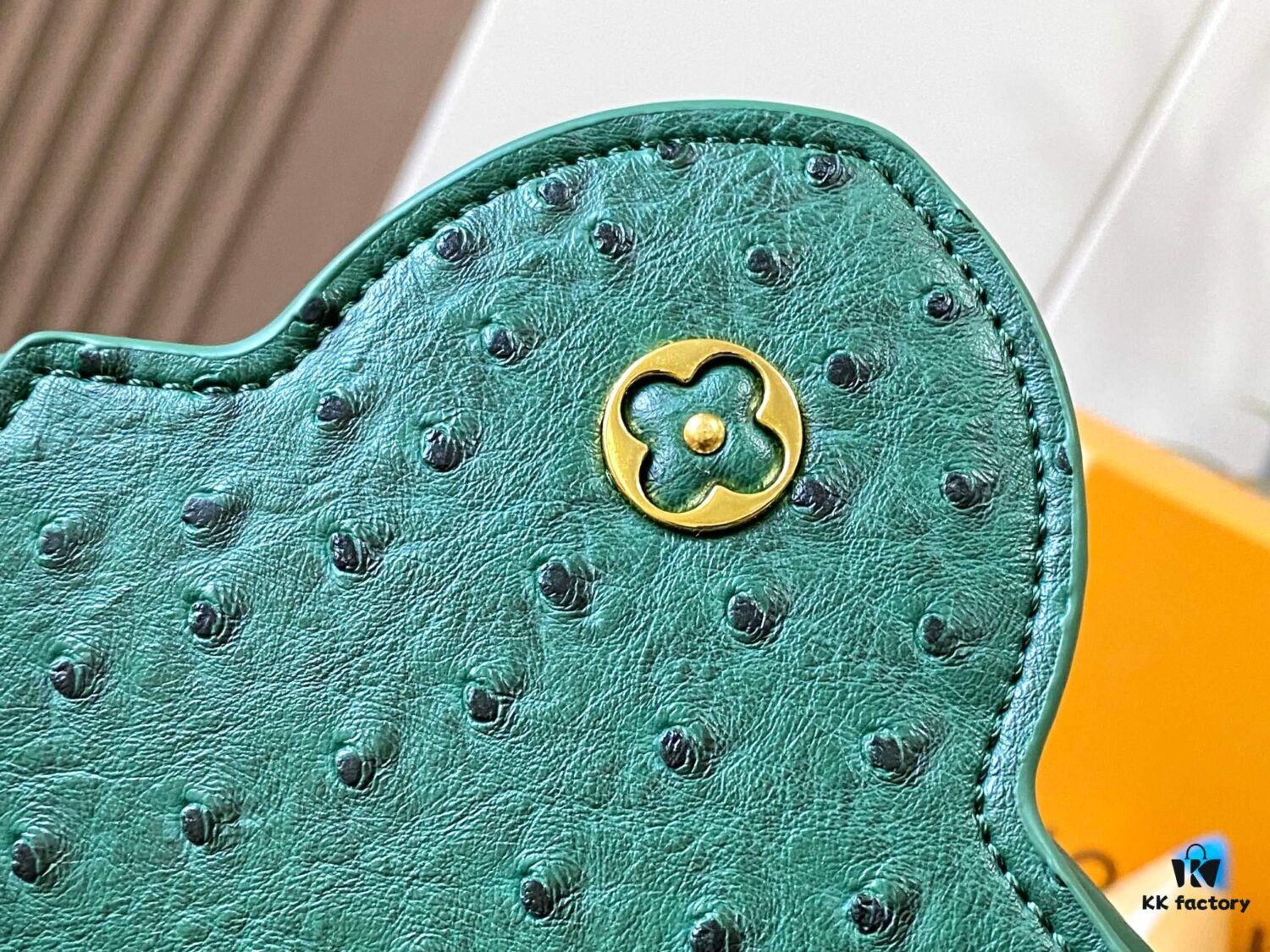 Upgraded M11618 Ostrich-Texture Capucines BB Handbag