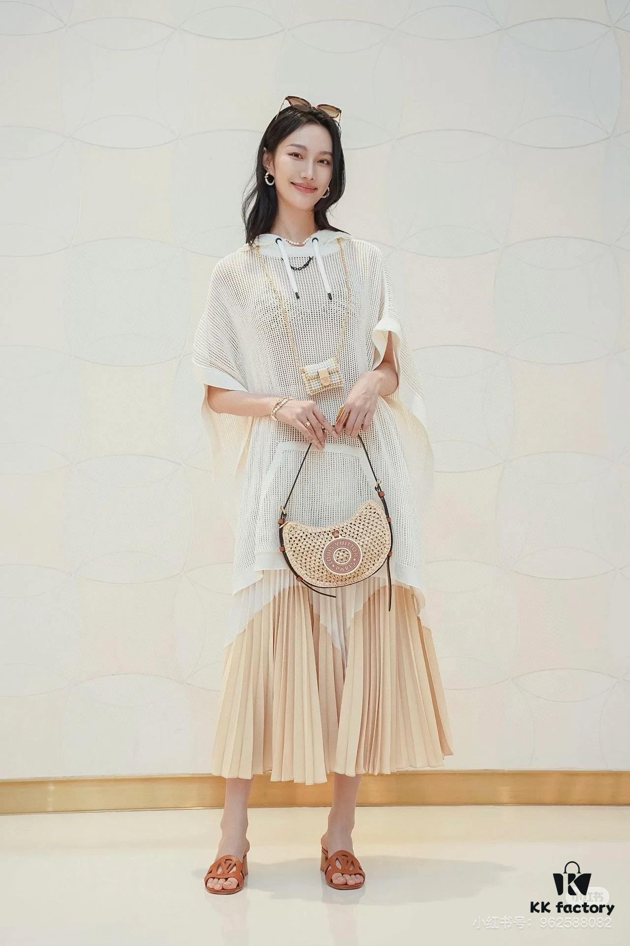 693073a46e68136f4d9a5f7b New Arrival Straw Woven Bag Croissant Handbag