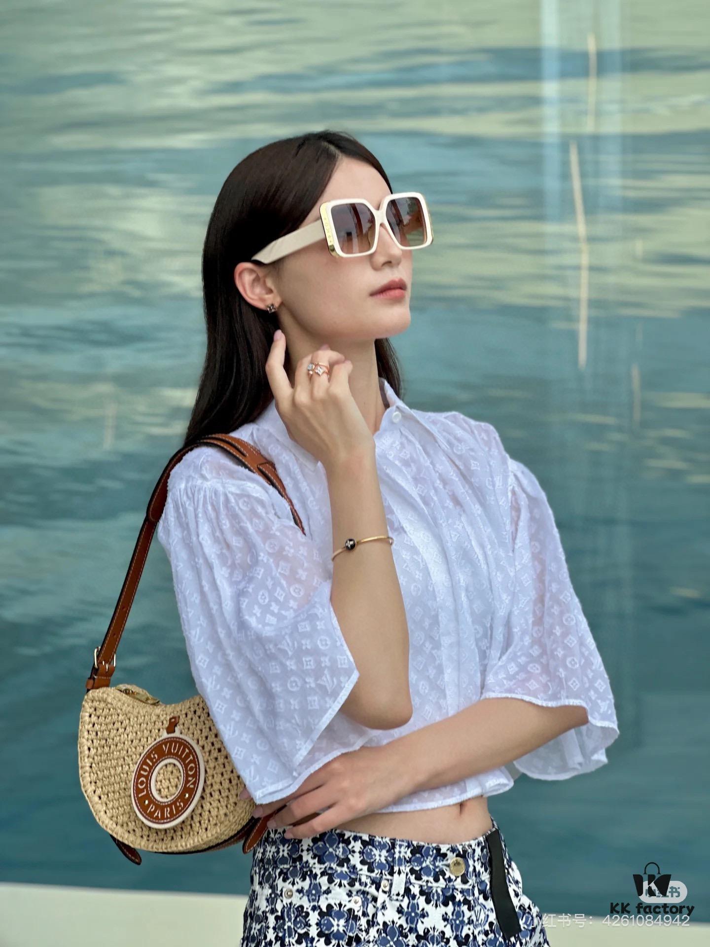 693073a76e68136f4d9a5f81 New Arrival Straw Woven Bag Croissant Handbag