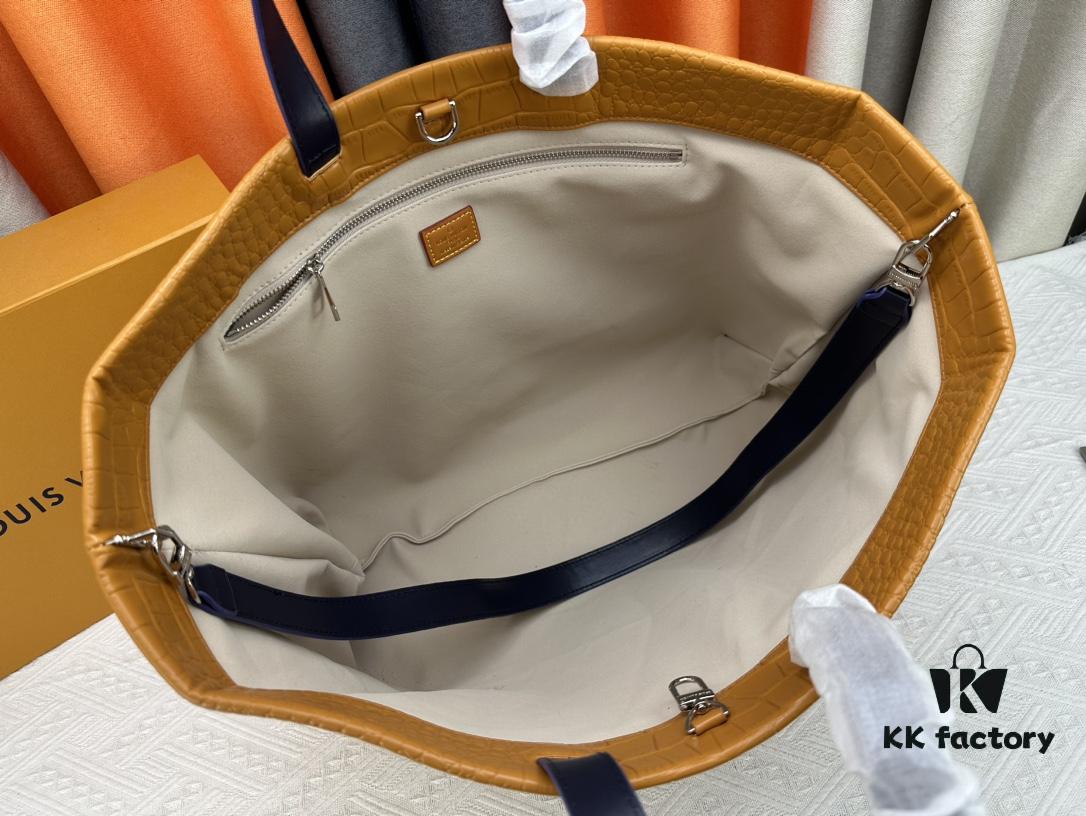 693073c06e68136f4d9a5fb4 M24457 This Shopper Medium Bag Draws Inspiration from Louis Vuitton's Shopping Tote